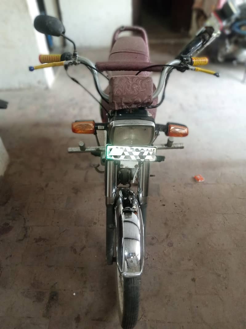 UNIQUE CD 70 0