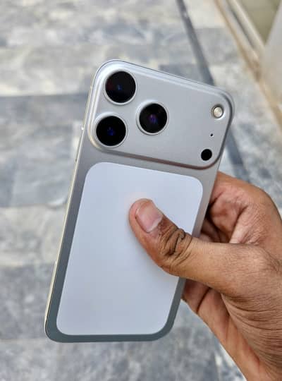 iPhone xr convert into 17 pro