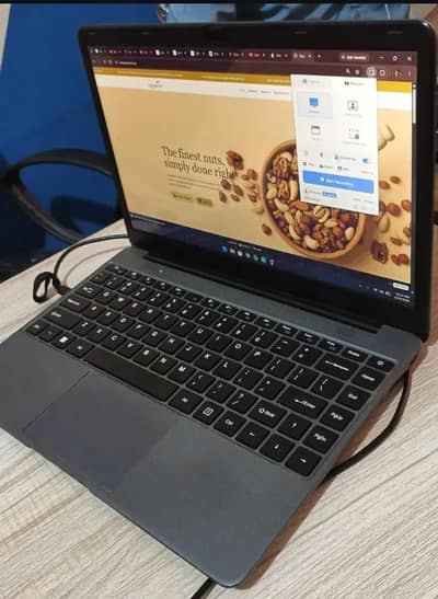 pm laptop| 8gb ram, 256gb ssd| new box packed |10/10|clean piece