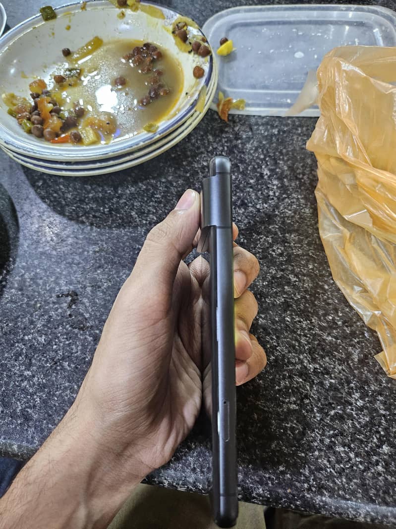 Google Pixel 8 4
