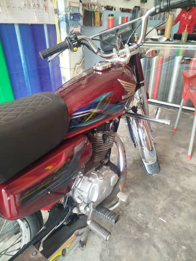 Honda 125 Red Colour Lush Condition Exchange possible with Honda 70