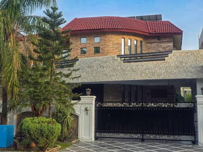 1 Kanal Full House is available for rent