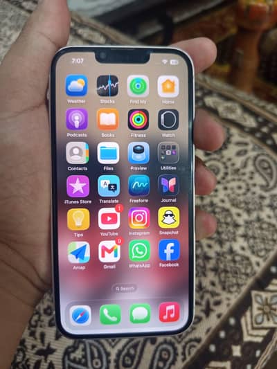 Apple iPhone 13