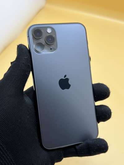 Apple iPhone 11 Pro 64 GB Factory unlock 90% Battery Health 10/10