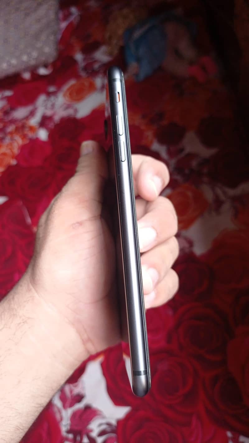 Apple iPhone 8 Plus 3