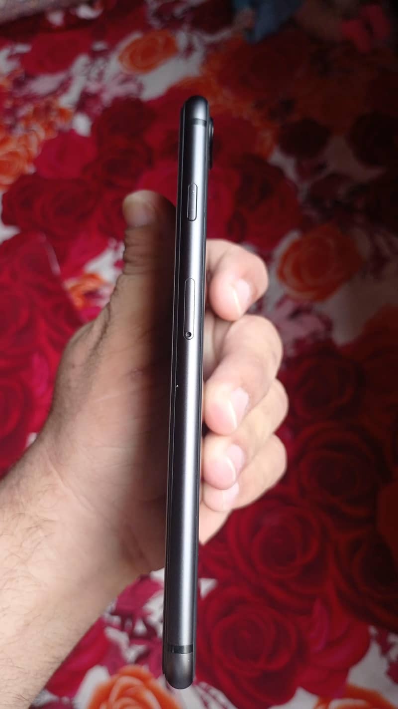 Apple iPhone 8 Plus 4