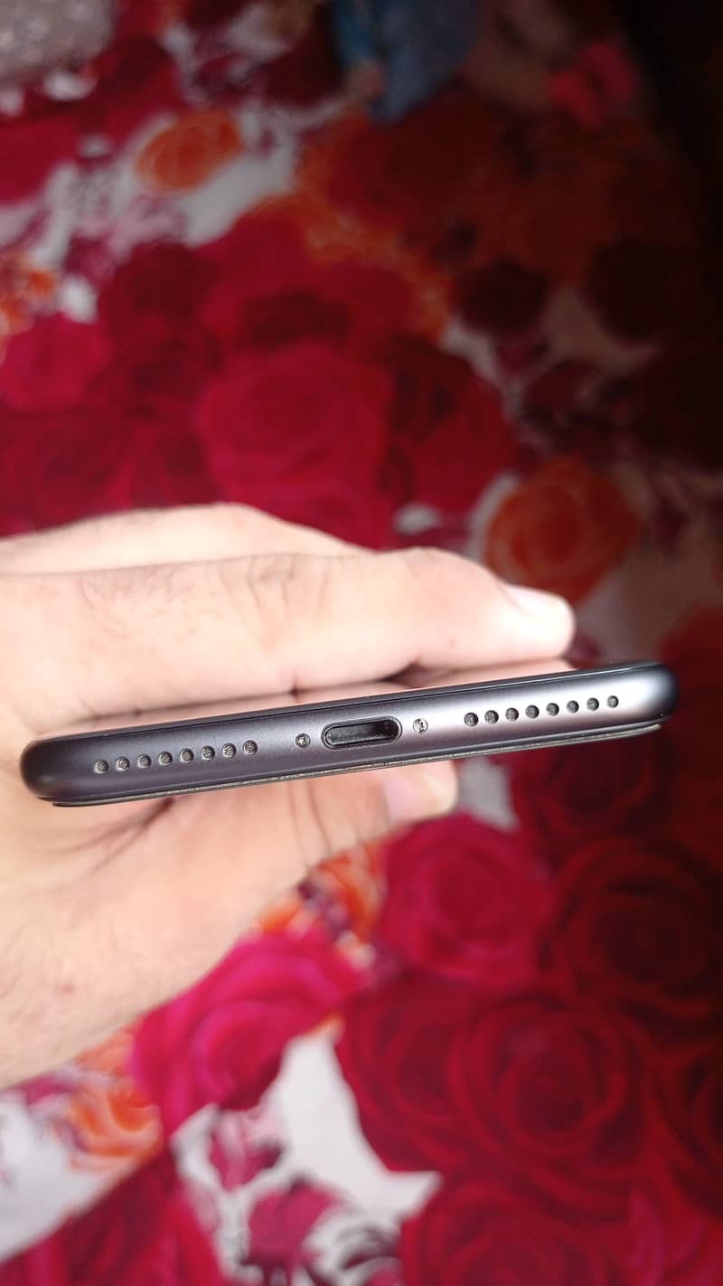 Apple iPhone 8 Plus 5