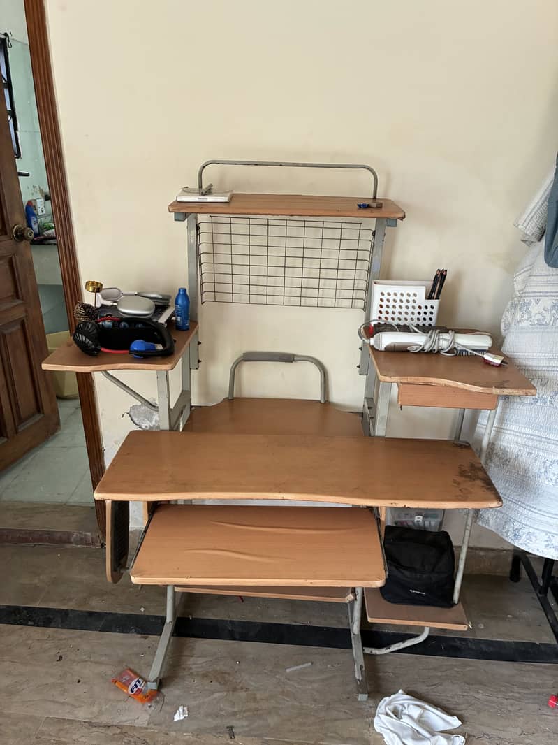 Computer Table 4