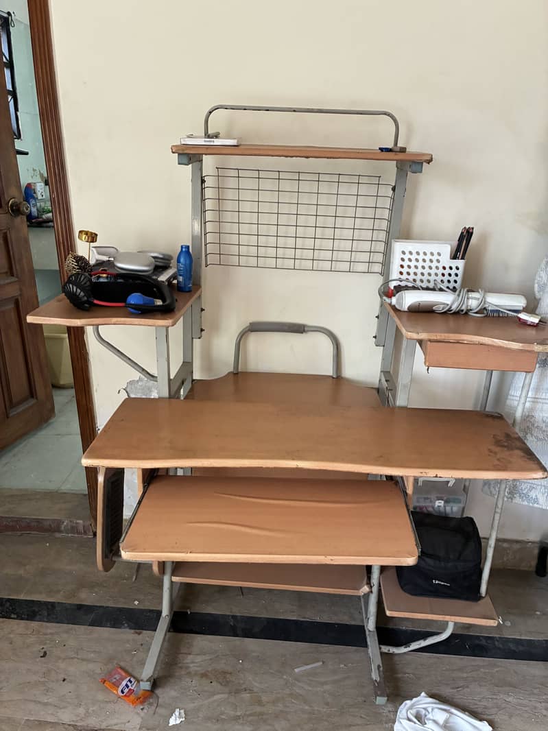 Computer Table 8