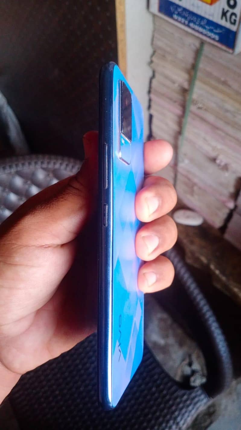 Vivo V21e 4
