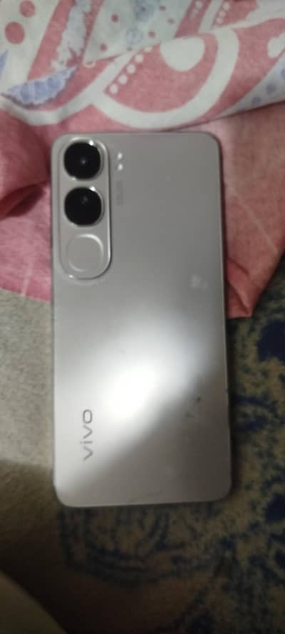Vivo Y200 2/3 manth warranty pari ha