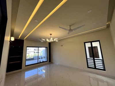 Golden Opportunity This Portion) Independent Seperate Gate UPPER PORTION Like Brand New 3 Big Master Bedroom ( + Point Entrance Seperate) Near To Highway