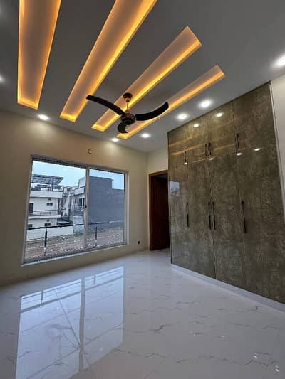 Reasonable Price Like Brand New 2 Bedroom UPPER PORTION FOR RENT Ideal. . location This House