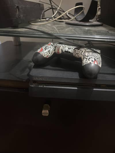 Ps4 slim 500 gb with 2 controllers