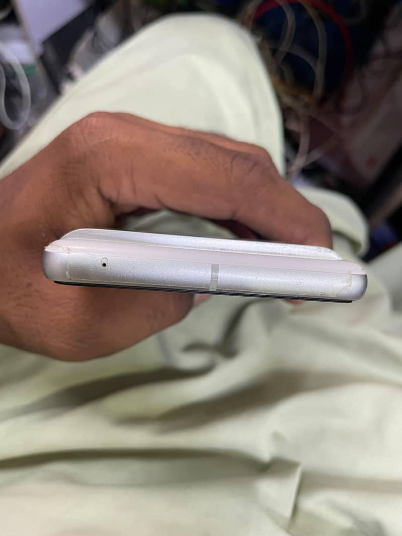 Google Pixel 7 4