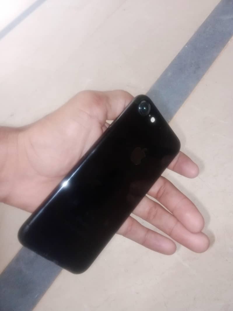 Apple iPhone 7 0