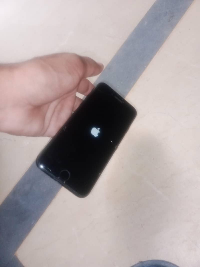 Apple iPhone 7 1