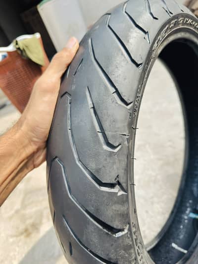 Tyre 120/70/17 front pirelle
