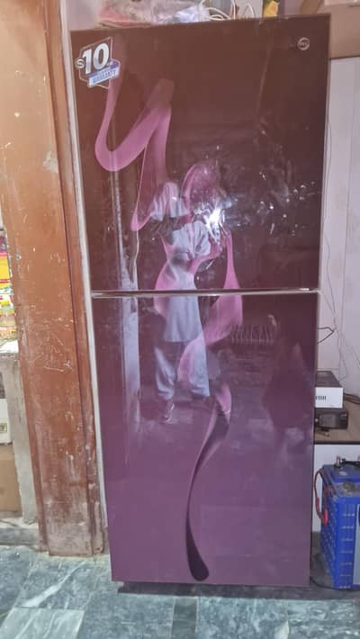 urgent For sale pel fridge warranty 9 year ki abhi baki ha