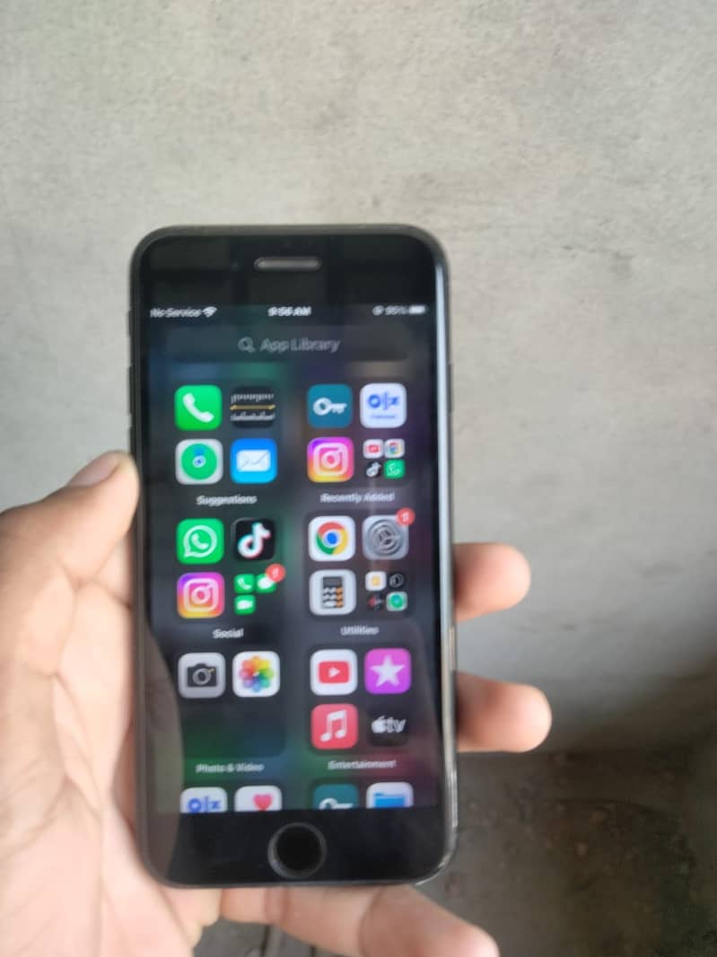 Apple iPhone 7 0