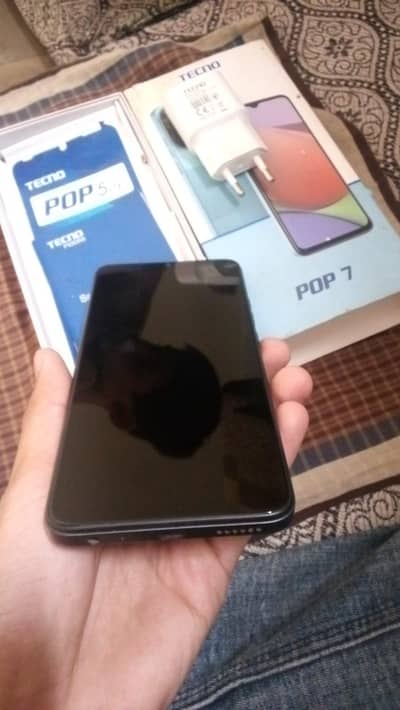 Tecno Pop 7 khali 2 month use Kiya he bilkul new he ek bhi scratch nai