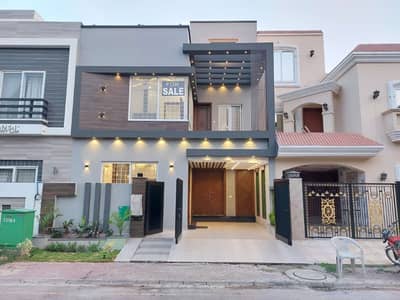 5 MARLA BEAUTIFUL HOUSE FOR SALE IN JINNAH BLOCK SECTOR E BAHRIA TOWN LAHORE
