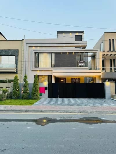 A BEAUTIFUL 10 MARLA HOUSE FOR SALE IN GULBAHAR BLOCK SECTOR C BAHRIA TOWN LAHORE