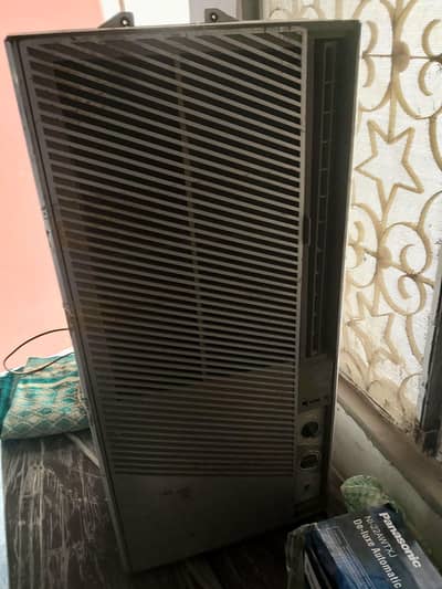 ​Japanese Vertical Window AC (110V) - Good Working Condition