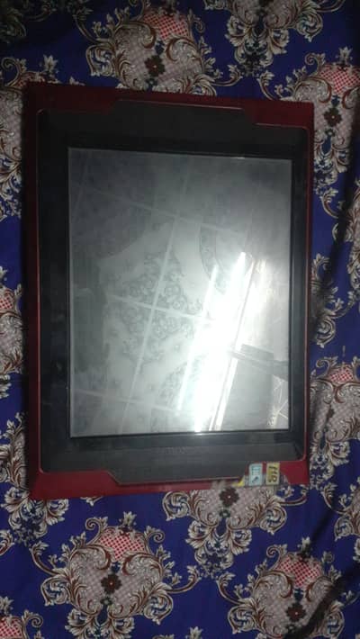 LCD 17.18 INCH