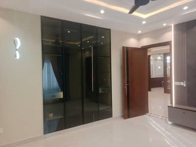 1 Kanal House In Central Bahria Town - Sector C For sale