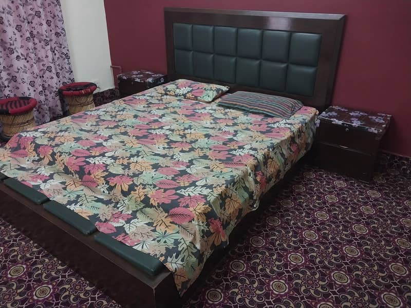 Bed set(without mattress). 0