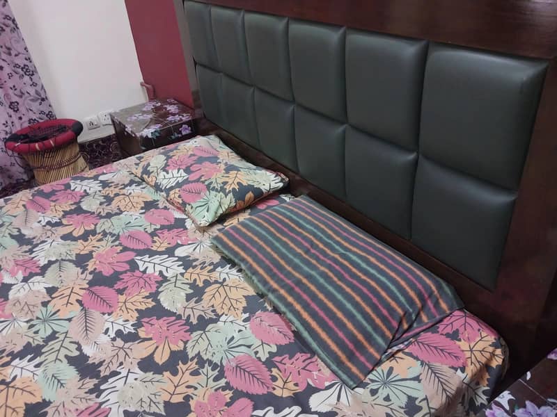 Bed set(without mattress). 1