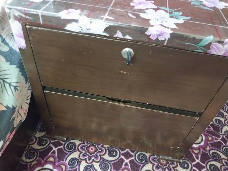 Bed set(without mattress). 2