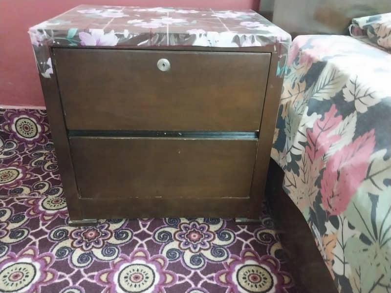 Bed set(without mattress). 3