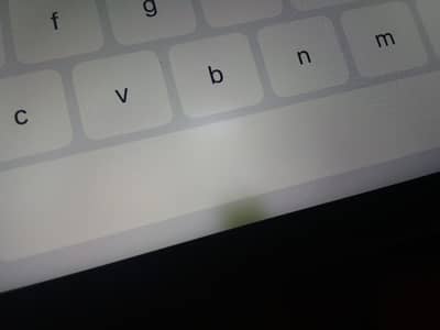 iPad Pro M1 (12.9inch) Minor spot in display
