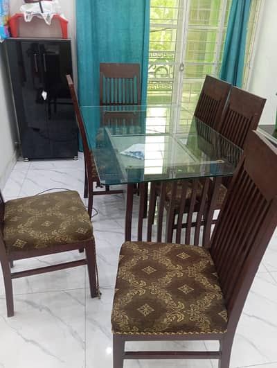 Dinning Table in good condition