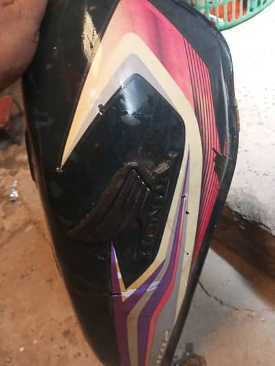 Fuel Tank and left/right cover setting seat