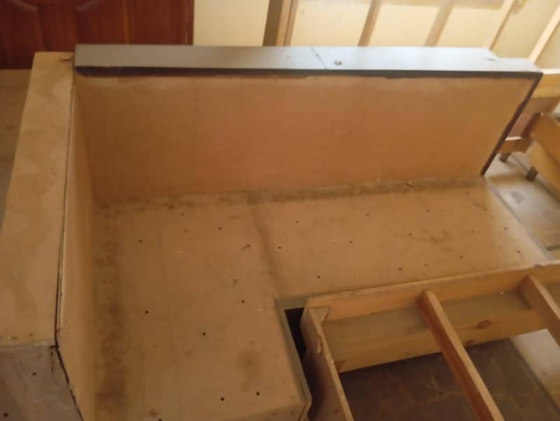 Table L Shape and sofa 0