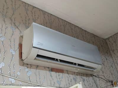 Hair AC 2 Year use  1'5 inverter