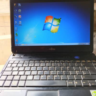 Fujitsu laptop SH531