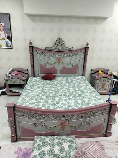BED AND DRESSING TABLE (WITH 2 MIRROR]