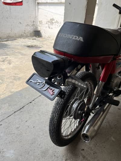 Bike Blkul saaf suthriii ho koii kan nhi bew tyre ha koii issue nhi