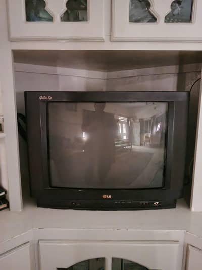 LG BIG TV FOR SALE 32" INCHES