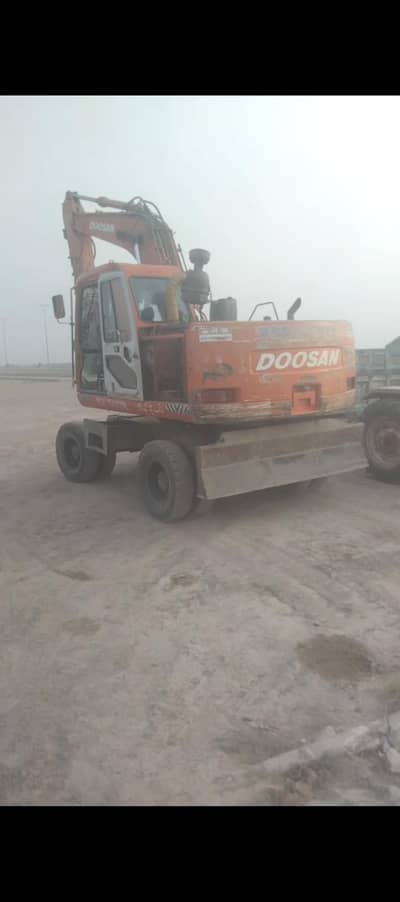 Doosan 140 Excavator