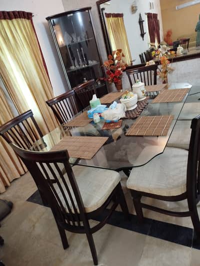 URGENT SALE 8 seater dinning set