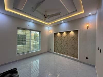 10 Marla House For rent Available In Central Park Housing Scheme
