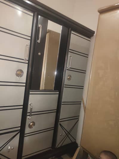 New Almari Full Saaf Condition Main Hai