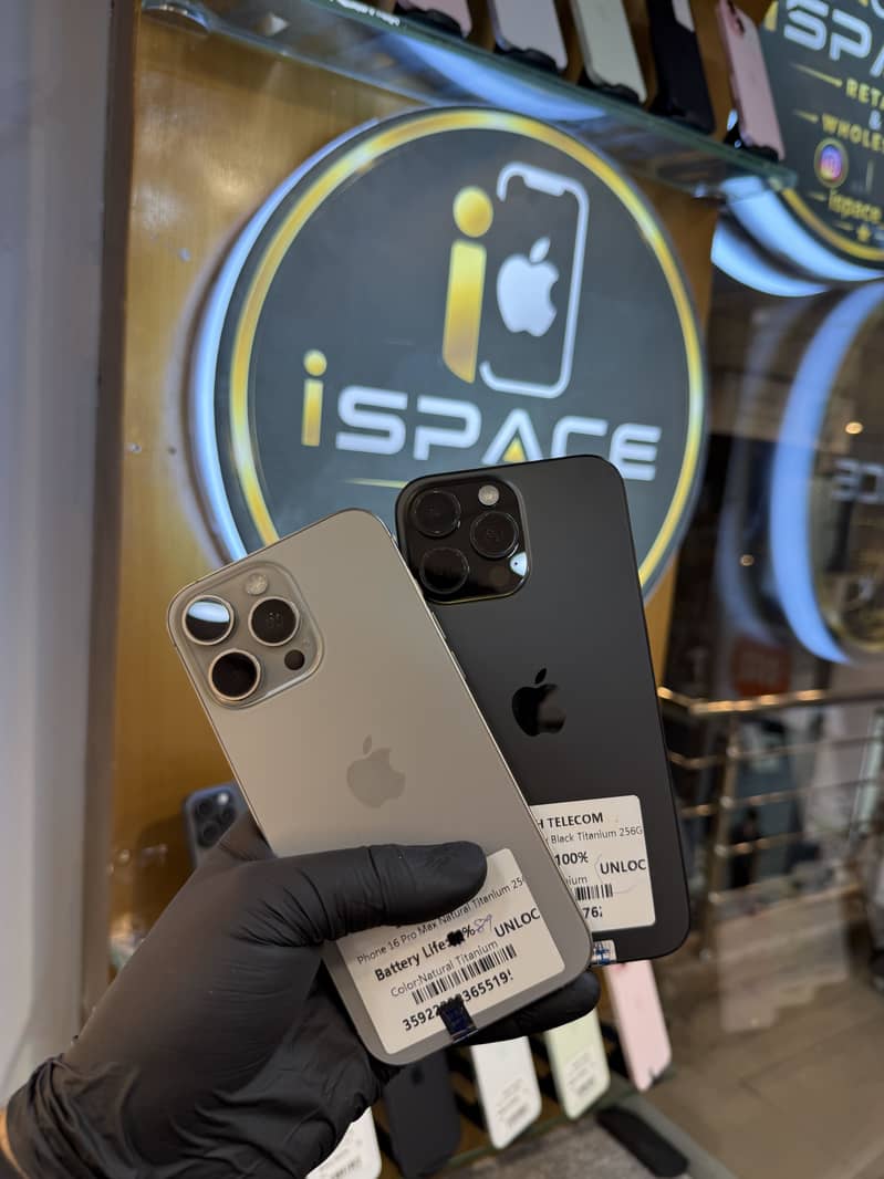 iPhone 16 Pro Max 1