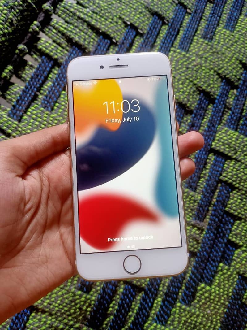 Apple iPhone 7 0