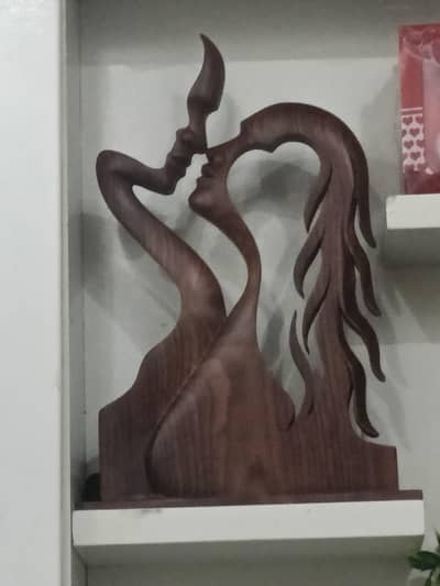 couple love  sculpture